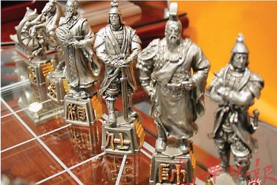 气势不凡的将军图形棋子。