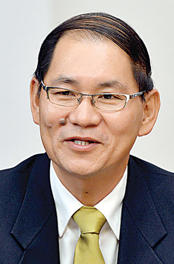 陈亚才:不允许和不欢迎其他族群的参与举动,显得不大友善。