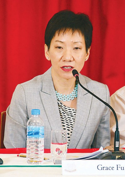 傅海燕打破历来女性在内阁的瓶颈,成为新加坡史上第一名独立掌管政府部门的女性正部长。
