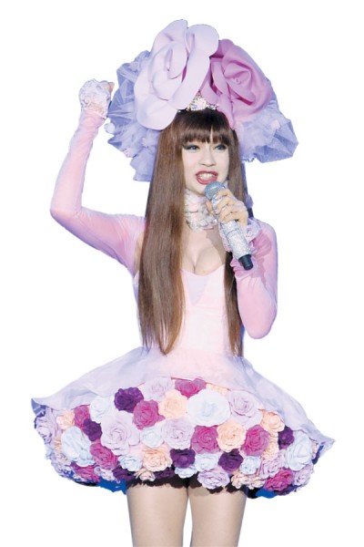 换上花仙子形象的钟洁希也癌患加油打气!