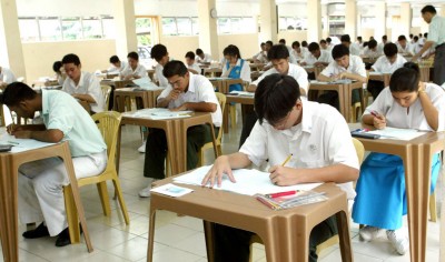 教师及学生都还没准备好接受大马教育文凭(SPM)英文科必须及格的政策。