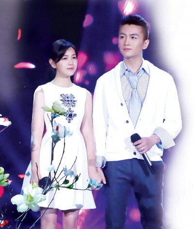 中国男星陈晓因与陈妍希拍《神雕侠侣》进而相恋,两人恋情进展快速论及婚嫁。