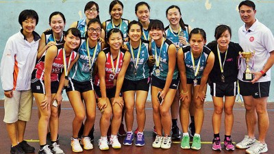香港教育学院队摘下亚军，她们于周日飞回香港。