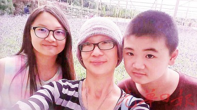 阮小花(遭逢)和孩子出游,彼此互相学习。