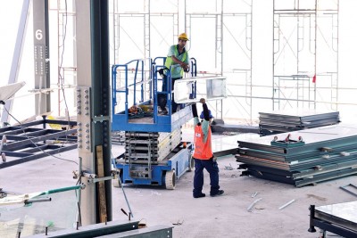 光大翻新工程,除了5楼建筑,工作人员也在67楼部分赶工中。