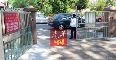 吉华S校今天上午生2何谓保安人员值班。