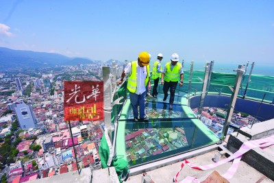 太空走道是光大顶楼全新卖点,承包商非常密切地反省所发生效益。
