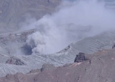 阿苏火山小规模喷发。