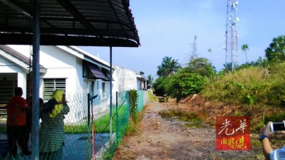 匪徒被警员追至电讯塔处,与警员发生枪战。