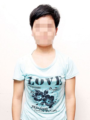 为了早日回乡,恶整雇主一家人的女佣。