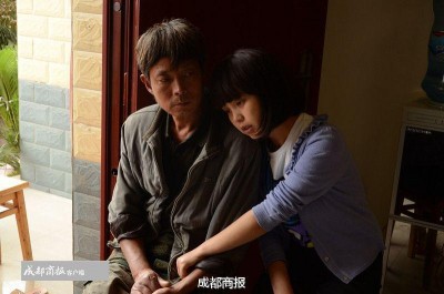 女儿的坚强,让周琳的父母更加难过。他们希望借助社会力量,找到可以控制女儿病情的方法,“只求她能在我们身边陪伴得更久一点”。