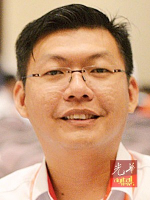 郑来兴:若枢纽计划涉及庞大水泥建筑,建议迁至五条路。