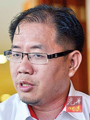 黄伟益:要求交通枢纽转移五条路及日落洞填海区。