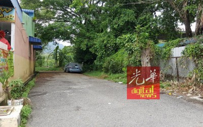 霸凌事件据知发生在某中学后方(右边),旁边就是住家。