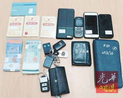 警署起获现金、手机、存折及车匙等。