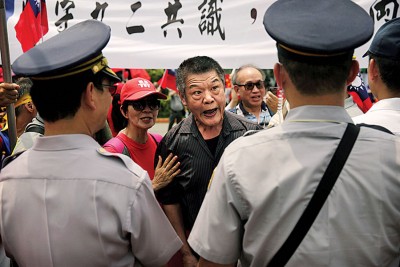 坚守九二共识的大众示威抗议。(法新社照片)