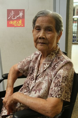 顶了76年之公民权的刘爱愿意发生机遇到乡香港看望。