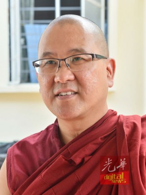 佛护法师:老人不上学放下,给沙巴体育登录成长,儿女长大就无法面向社会,还学不会欢喜与人学处。
