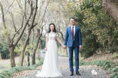 女子发现未婚夫16年前照片里有自己亲妈妈!