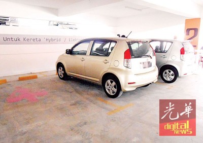 吉灵万山多层停车场,设有7个响应环保的混合动力车(Hydrid Car)停车位。