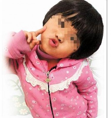 被打死的五岁女童模样俏皮可爱。