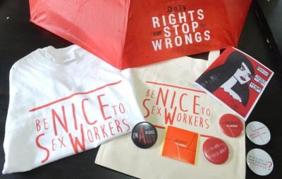 组织的网上商店(e-store)将售卖商品如徽章、T恤及布袋包进行筹款活动。