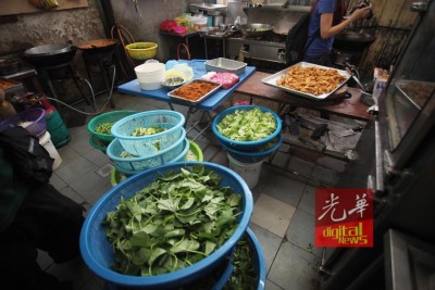 经济饭店卫生环境欠佳,也因无安装油渍过滤器遭到罚款。