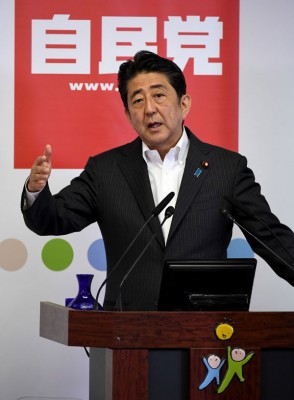 安倍晋三表明有意改组内阁。(法新社照片)