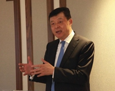 刘晓明批评仲裁庭不尊重有关国家通过外交管道解决争端的努力,反而树立“滥诉”、“滥权”的恶劣先例。