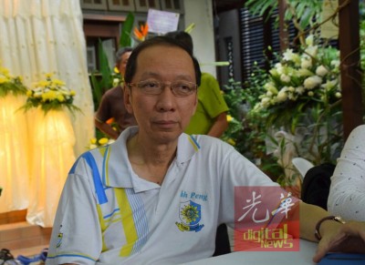 许子根说,由于太太为了他放弃升学及工作,因此让他感到难免有亏欠于她。