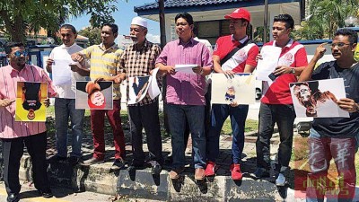 马来人非政府组织代表要求警方调查黄明志,中为阿兹迪,左2为立祖安。