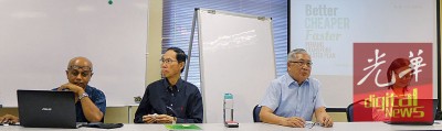 左起阿捏聂托、林马高、沙隆亚最后和邱思妮。