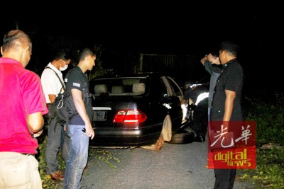 警方调查发现被弃置的可疑马赛迪轿车是失窃者。