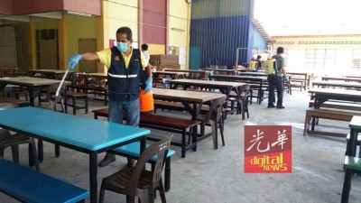 官员前往幼儿园内进行全面消毒。