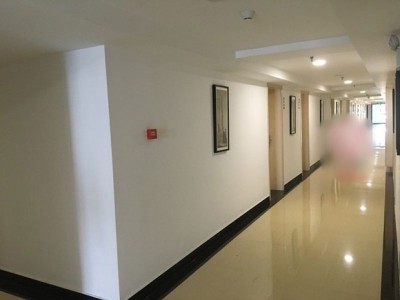 “女神公寓”初开端不久,只要刘女租之屋子也是新房。