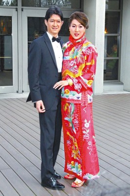 在温哥华闪嫁医生老公Jeremy的嘉欣,当时已传奉子成婚。