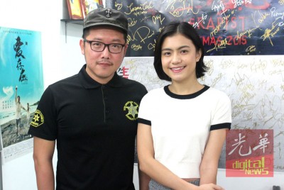 陈群英的导演兼经纪人何晋亿及本地艺人陈郡君也不忘为陈群英说话加油。
