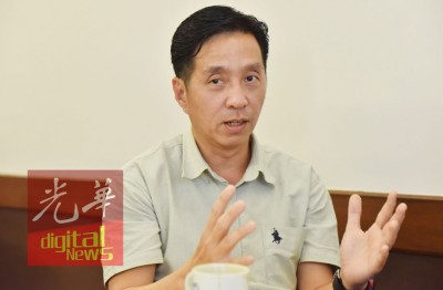 胡栋强:网民不要为了贪小便宜而在网络上买药,不要拿自己的性命开玩笑。