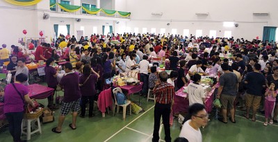 “爱心献佛义素食园游会”吸引了逾千名民众参与。