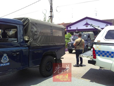 派出所准备将死者遗体载向医院解剖。