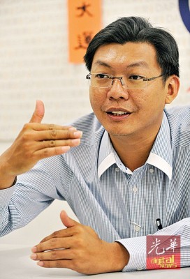 郑来兴:望槟民与林冠英同在,团结一致,声援首长。