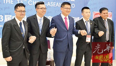 林万锋(左3)当,东博会晤展示轮流在东盟国家举行,拿助长让中国-东盟的涉及还紧。