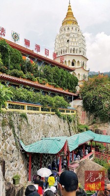 不少外州游客及学生喜欢在公假及假期期间,到访极乐寺。