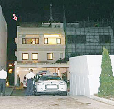 张国荣旧居遭窃贼闯入,公安部不散窃贼是经过隔壁栋整修时搭建的棚架爬上楼。