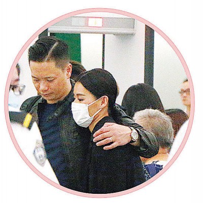 副闸后继续粘在, Philip直接搭着杏儿肩膀。