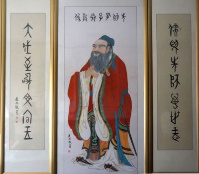 画作是永利国际402官网十年前所画的精品,市场价值很高,可以说是中国孔子书画院的镇院之宝。