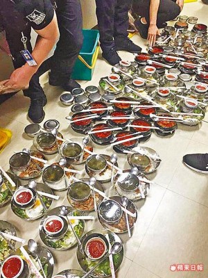等遣返的华夏游客不但失去自由,其三用还得起掏腰包。