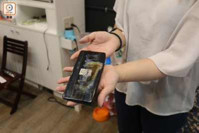 赖姓女子讲述新变三星Note7手机爆炸事件。