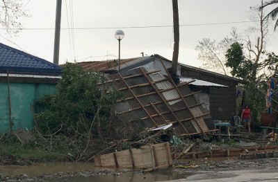 台风“海马”把房子摧毁。