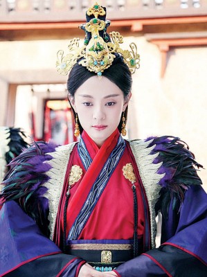 亚搏体育登录去年主演《芈月传》,人气更上一层楼。